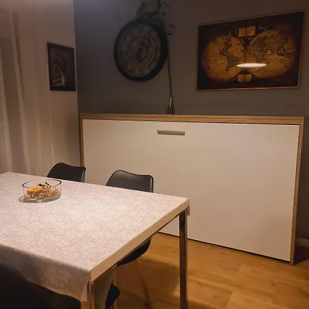 A&C Appartement 5Mn Basel Airport Apartment *